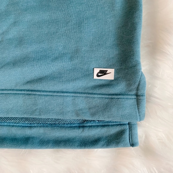 worn nike short sleeve turquoise/blue sweater - Picture 3 of 3